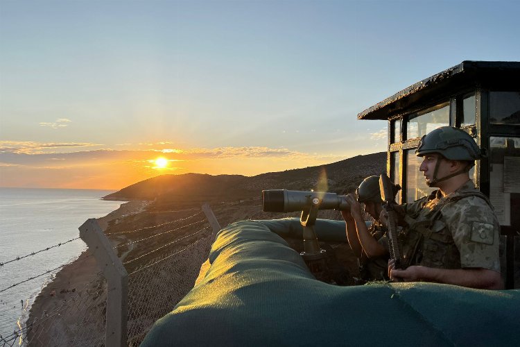 Yunanistan'dan Türkiye'ye geçmeye çalışan 3 kişi yakalandı -