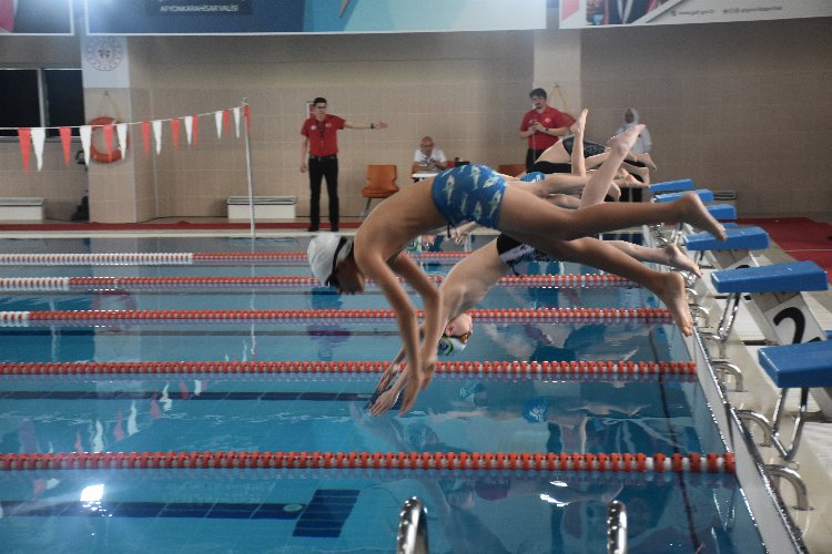 Yüzmede 'vize performans' müsabakaları tamamlandı -