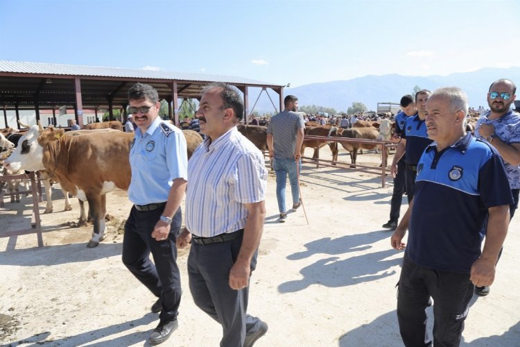Zabıta ekipleri hayvan pazarını denetledi -