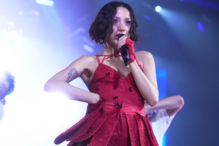 Zeynep Bastık'a dev prodüksiyon -