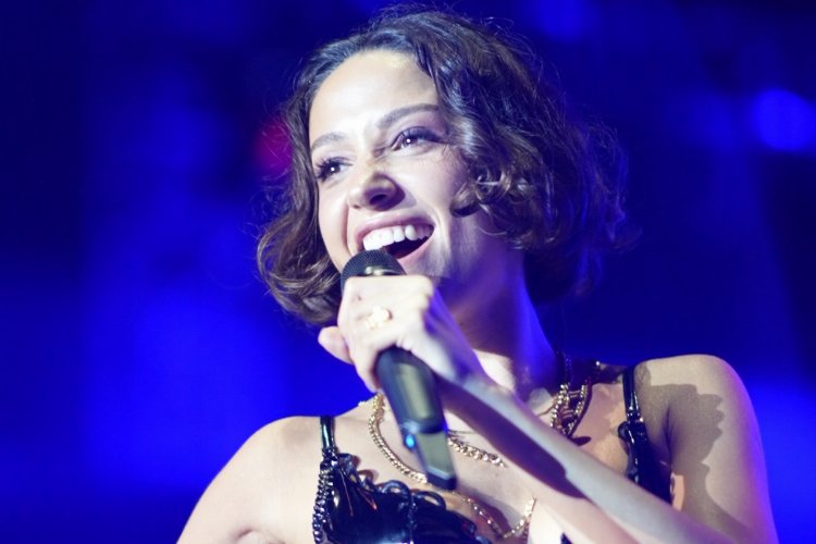 Zeynep Bastık'tan Boğaz'da muhteşem gece -