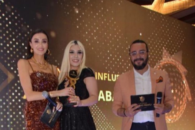 Zeynep Odabaşoğlu'na 'Yılın Kadın Influencer' ödülü -