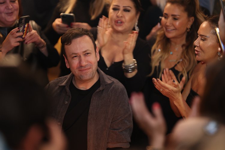 Özgür Aras’a sürpriz doğum günü -