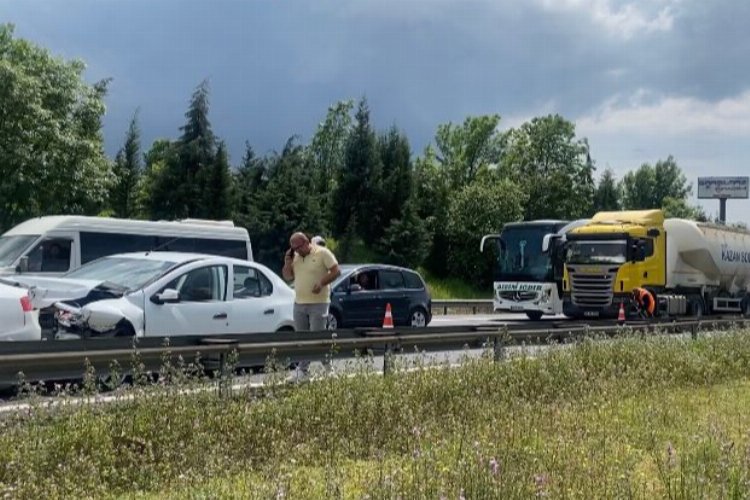 Zincirleme kaza Anadolu Otoyolu'nu kilitledi! -