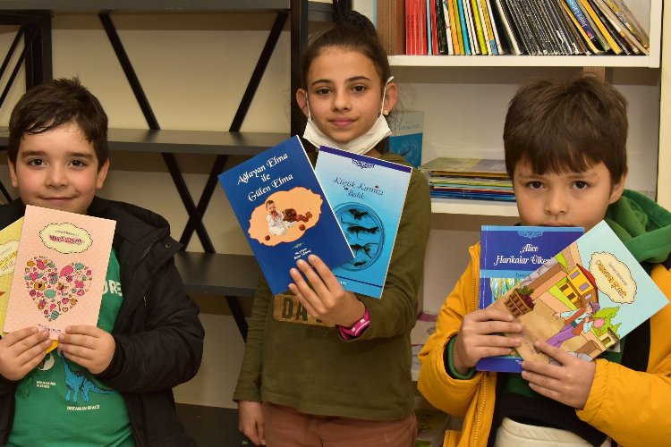 İzmir Aliağa Belediyesi’nden okullara 5 bin 260 kitap -