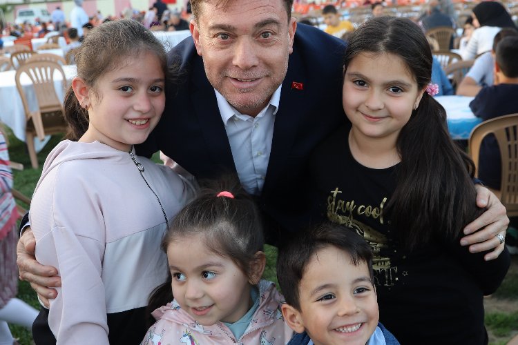 İzmir Bayındır halkı iftarda buluştu -