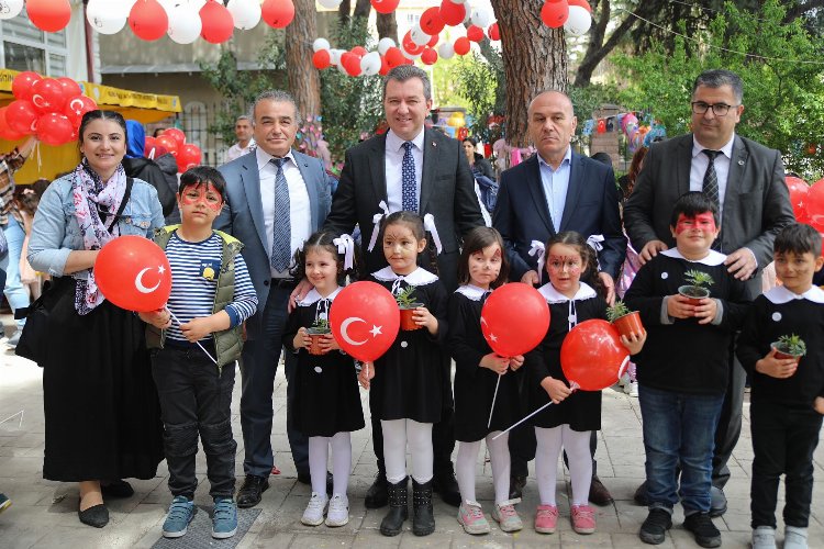 İzmir Bergama’da 23 Nisan kutlamaları başladı -