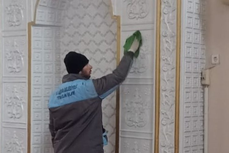 İzmir Bergama’da camilere Ramazan temizliği -