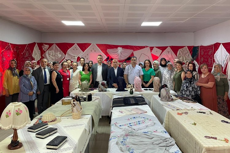 İzmir Bergama'da el emeği göz nuru ürünler sergilendi -