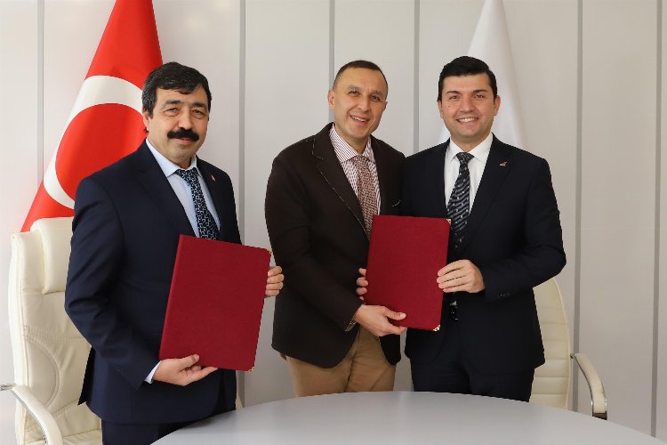 İzmir'de üniversiteli öğrencilerin istihdamına yönelik iş birliği imzası -