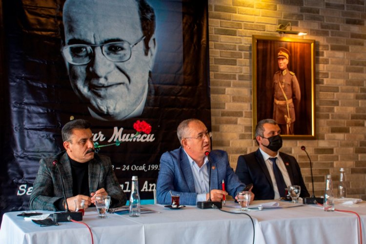 İzmir Dikili Uğur Mumcu'yu andı -
