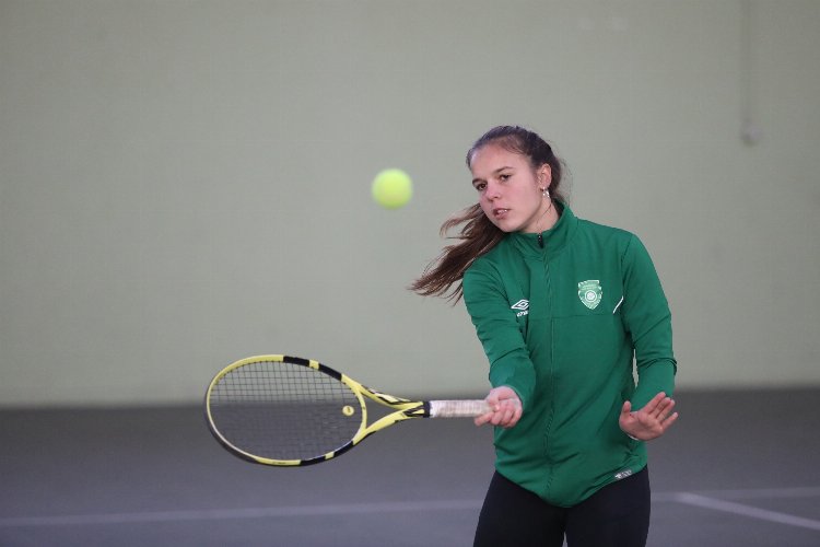 İzmir Gaziemir’in altın raketi: Pelin Çolak -