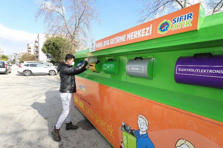 İzmir Gaziemir Mobil Atık Getirme Merkezleriyle atıklar dönüşüyor -