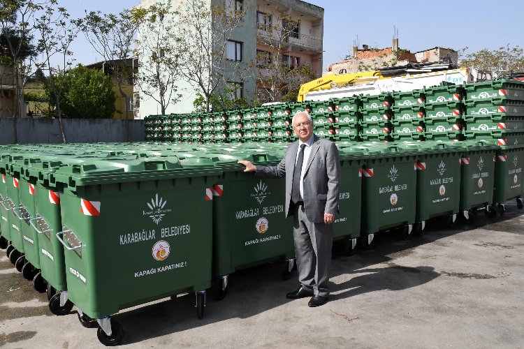 İzmir Karabağlar'a modern çöp konteynerleri kazandırılıyor -