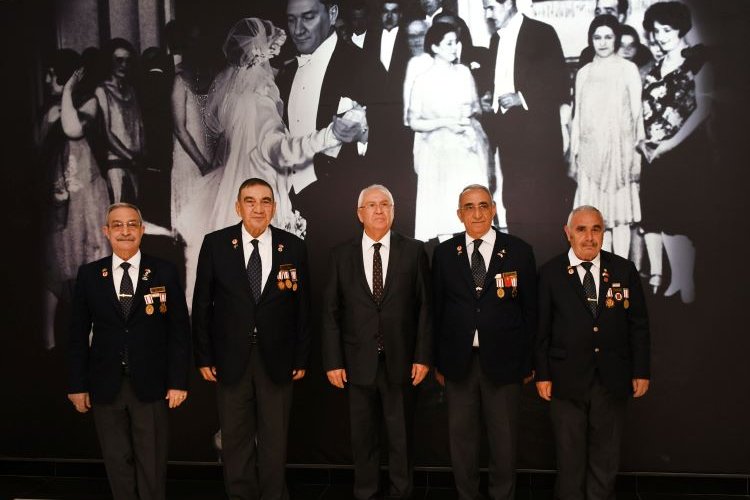 İzmir Karabağlar Belediyesi'nden gazi ve yakınlarına iftar -