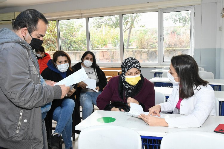 İzmir Karabağlar'da eğitime kesintisiz destek -