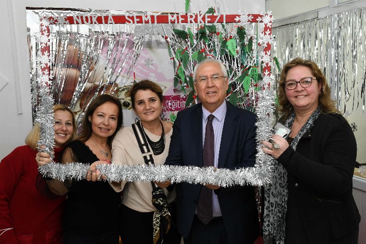 İzmir Karabağlar'da kursiyerler yeni yılı kutladı 