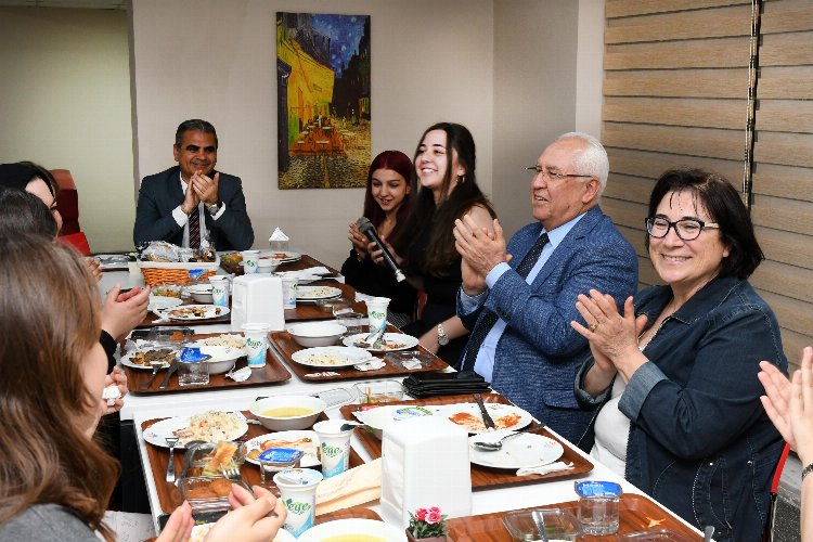 İzmir Karabağlar'da kız yurdunda iftar -