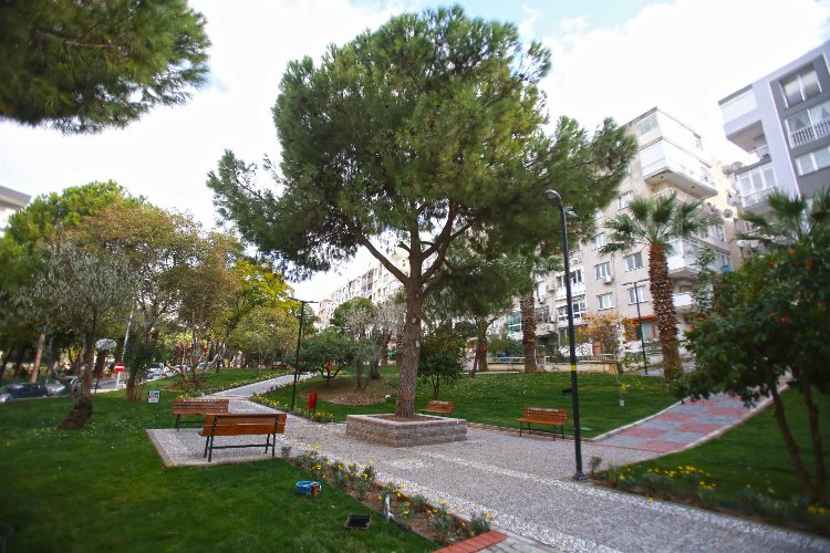 İzmir Karabağlar'da parklar yenileniyor -