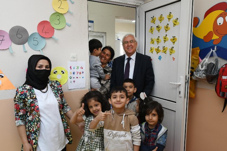 İzmir Karabağlar Semt merkezinde Anneler Günü kutlaması -