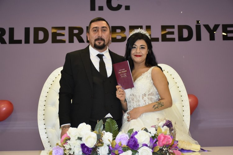 İzmir Narlıdere'de 7 çift dünyaevine girdi -