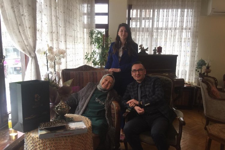 İzmit Belediyesi Kocaeli Barosu’nun en yaşlı ve en genç avukatını da unutmadı -