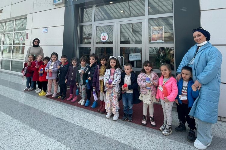 İzmit Belediyesi Kütüphanesi Derince’den minik misafirlerini ağırladı -
