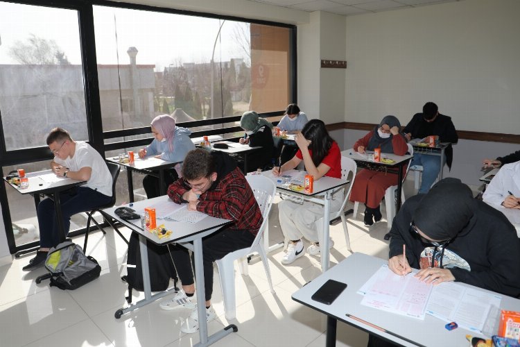 İzmitli gençler ilk deneme sınavı heyecanını yaşadı -
