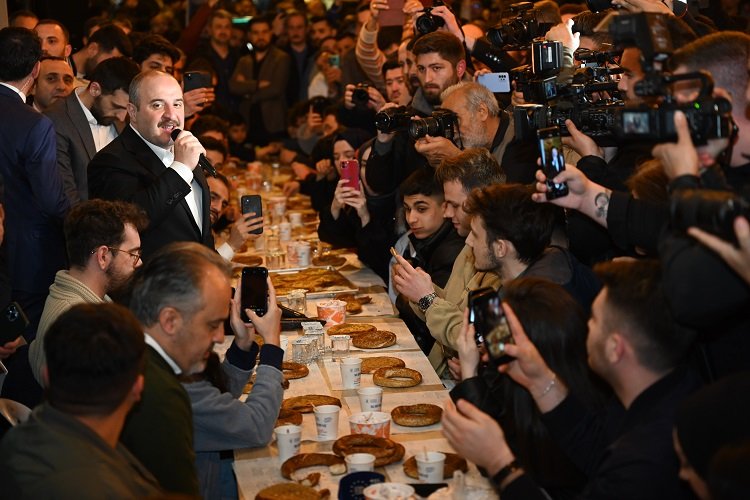 Togg'la geldi tahanlıyla sahur yaptı -