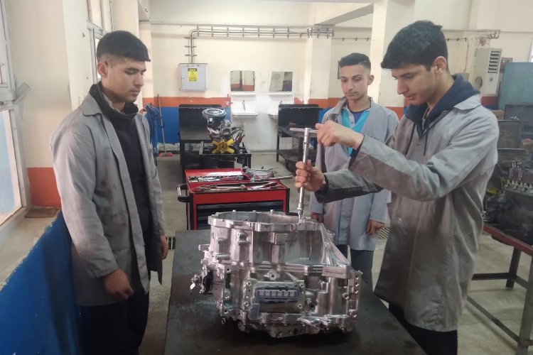 Toyota'dan mesleki eğitime motor ve şanzıman desteği -