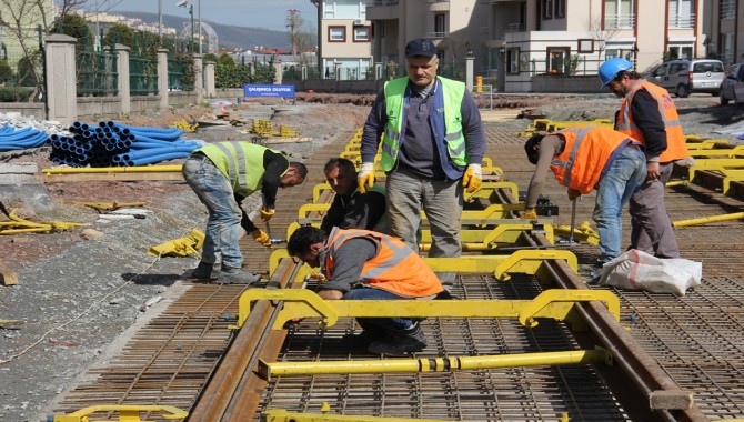 TRAMVAY RAY MONTAJI HIZLA YAPILIYOR