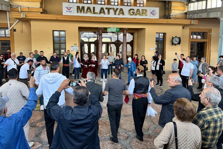Turistik trenin ilk durağı Malatya -