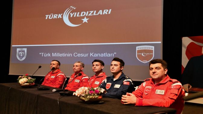 Türk Yıldızları pilotları Bursa Mustafakemalpaşada