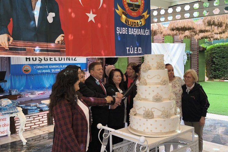 Türkiye Emekliler Derneği, Anneler Günü'nü kutladı -