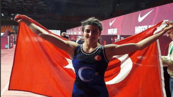 Türkiyeye grekoromen kadınlarda ilk altın madalyayı getirdi