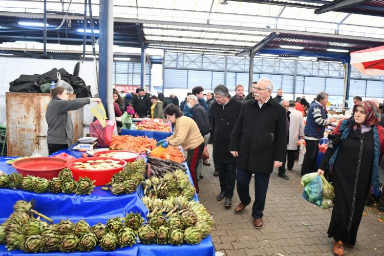 Ülgür Gökhan pazar esnafıyla buluştu -