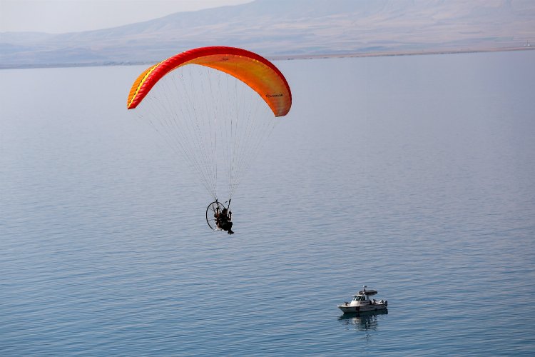 Van'da Yamaç Paraşütü Şampiyonası heyecanı -