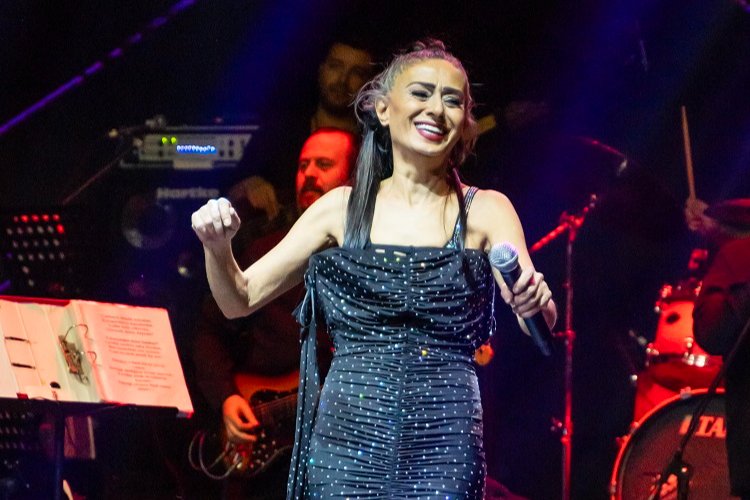 Yıldız Tilbe Türkiye'nin en eğlenceli kadın şarkıcısı -