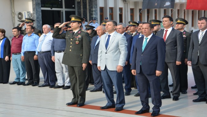 ZAFER BAYRAMI DİLOVASI’NDA TÖRENLE KUTLANDI