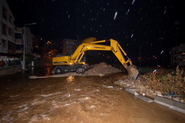 İzmir Dikili yağmurdan olumsuz etkilendi -