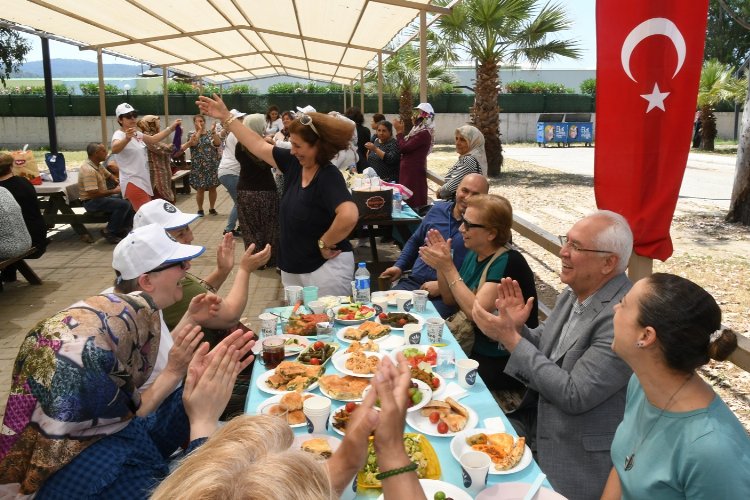 İzmir Karabağlar'dan gezilere kaldığı yerden devam -