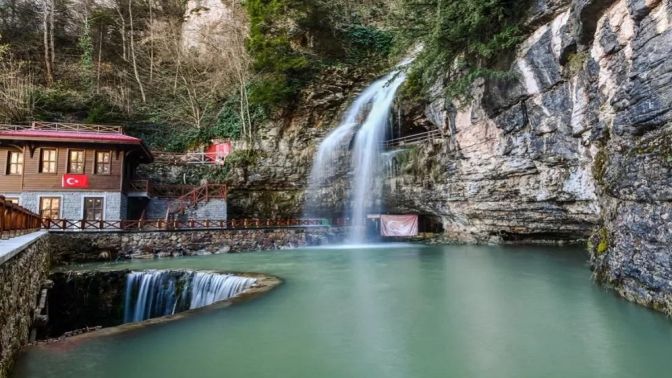 552 bin kişi mağarayı görmek için geldi