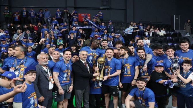 Çayırova Belediyesi, şampiyonluk kupasına kavuştu