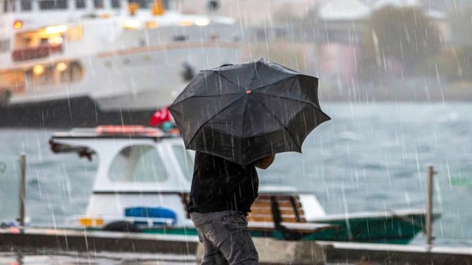 İstanbul'a sağanak ve kuvvetli poyraz uyarısı...