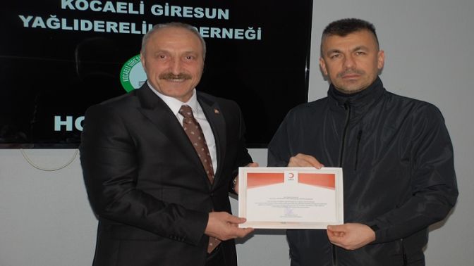 Kızılay’dan Yağlıdereliler Derneğine Plaket
